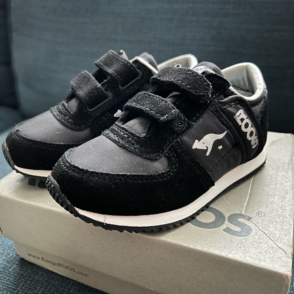 Black KangaROOS sneakers size US kids 8.5